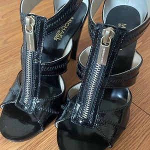 Womens size 6 Michael Kors Shoe